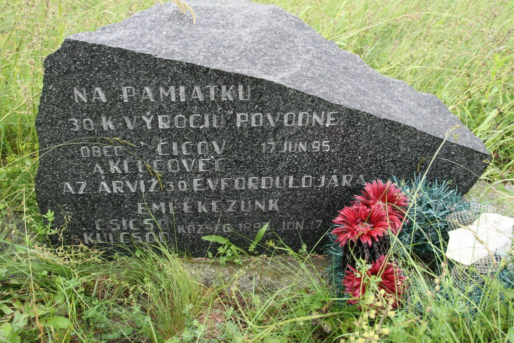 Az 1965-ös árvíz emlékköve