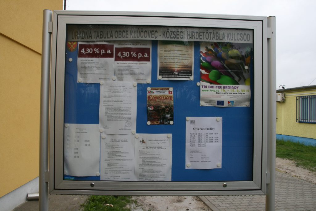 Községi hirdetőtábla