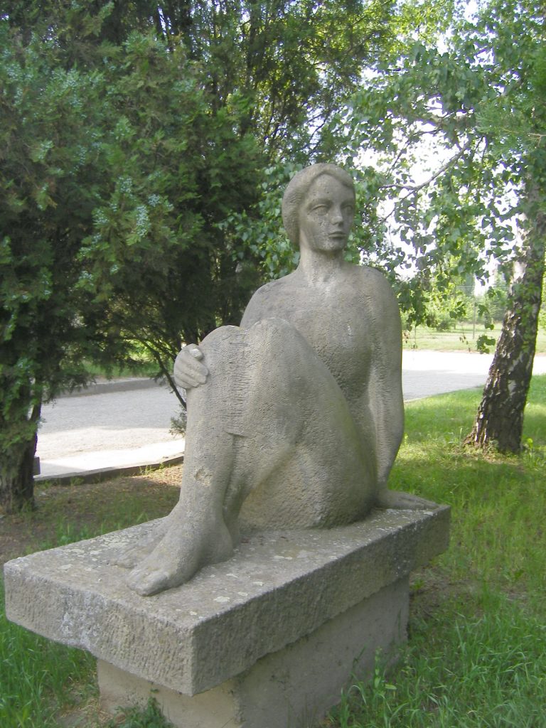 Női szoboralak
