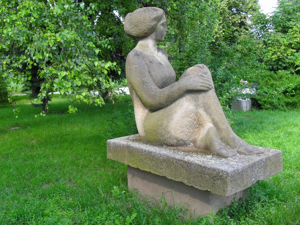 Női szoboralak