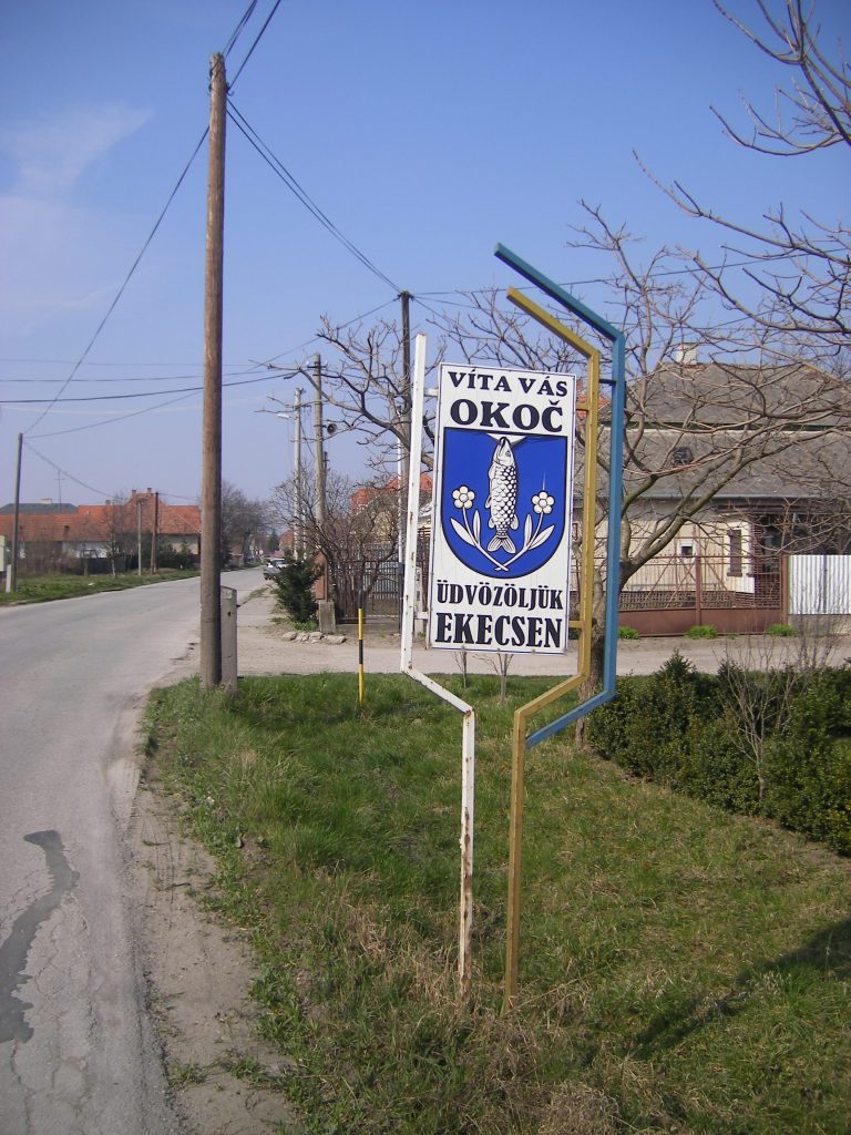 Címeres üdvözlőtábla