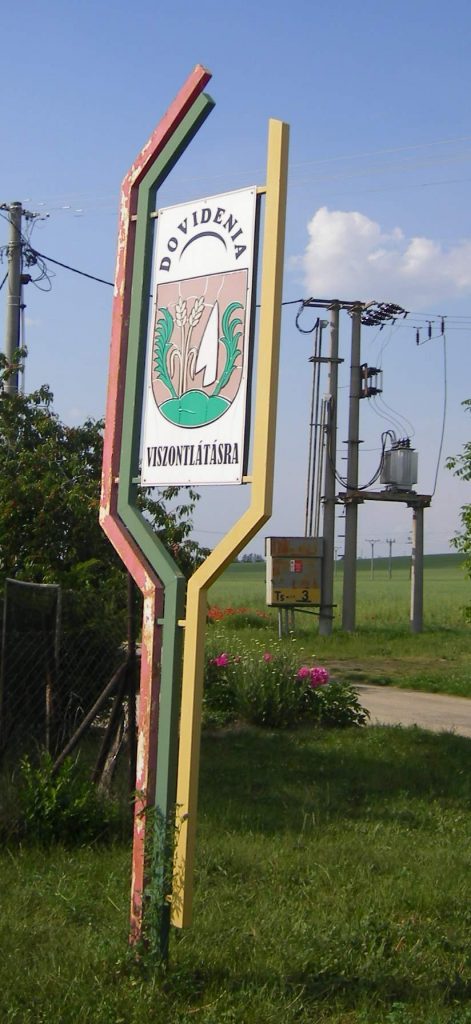 Címeres üdvözlőtábla