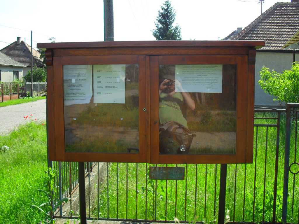 Violínpusztai hirdetőtábla