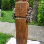 Opatovský Sokolec – pomník z vyrezávaného dreva