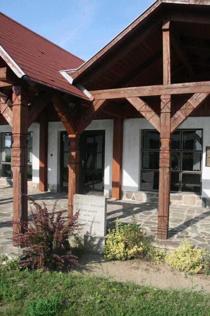 Ravatalozó – emlékmű