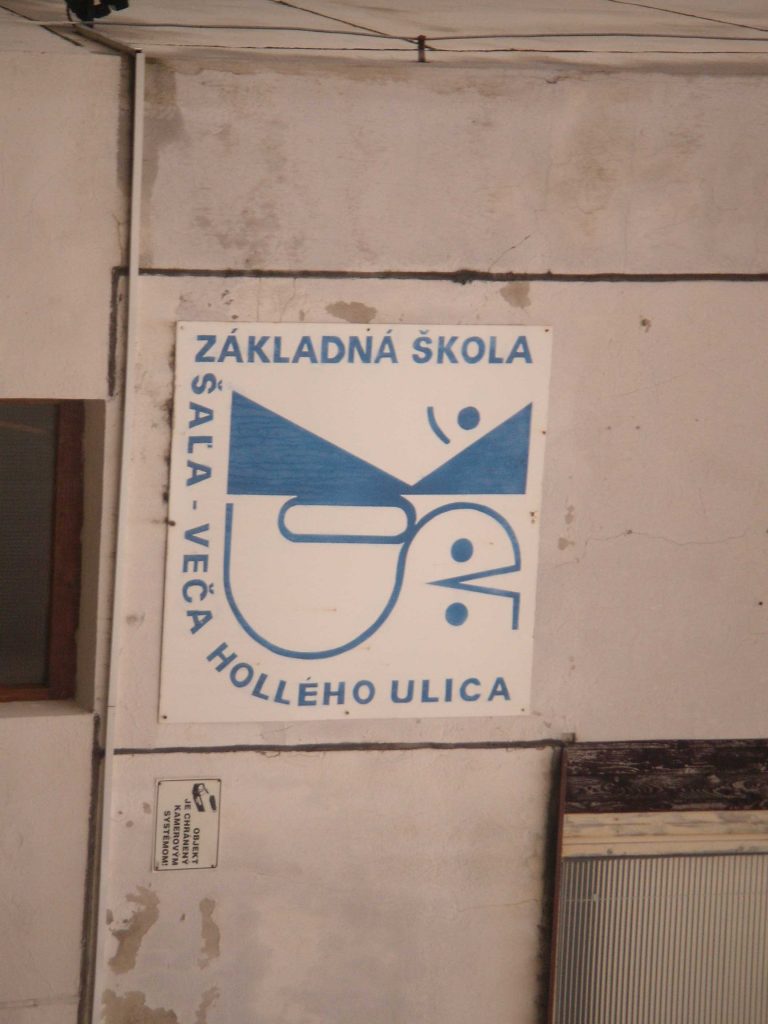 Vágvecse – alapiskola (Hollý utca)