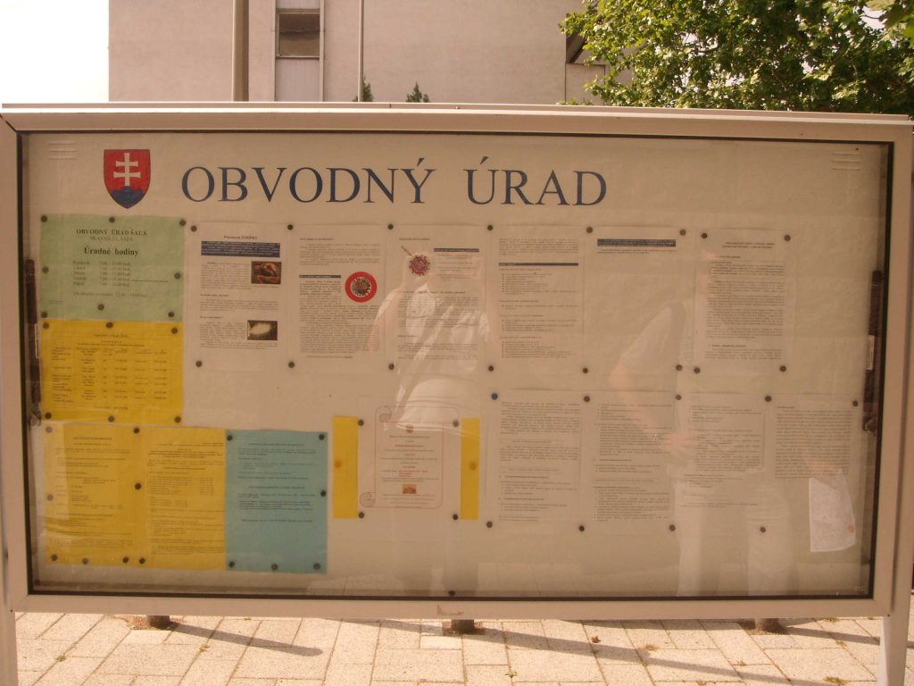 Körzeti hivatal – hirdetőtábla