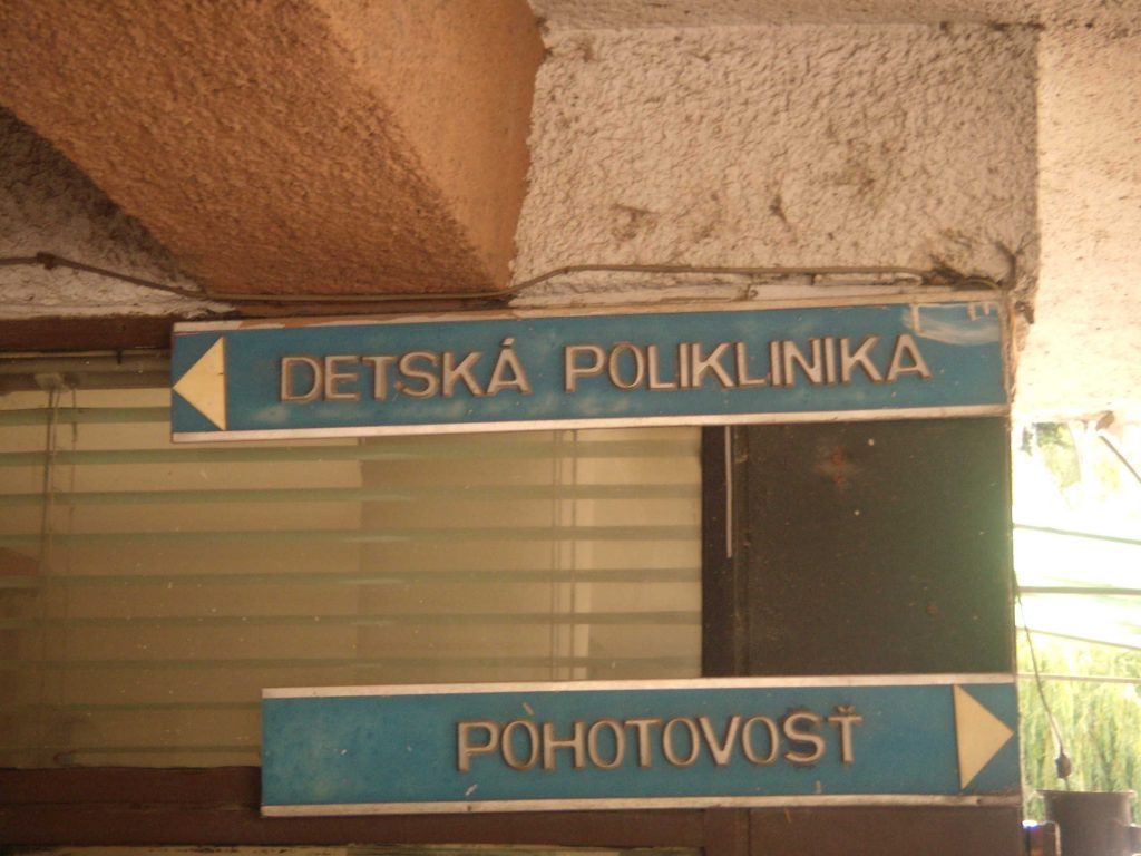 Kórház – tájékoztató feliratok