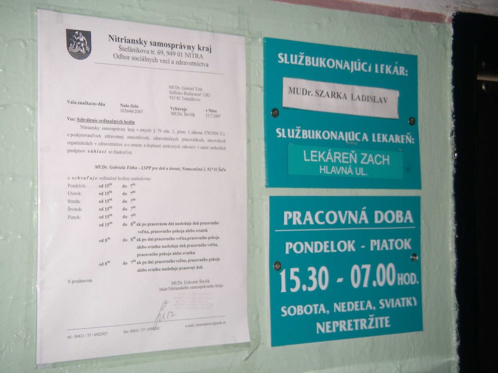 Kórház – tájékoztató feliratok