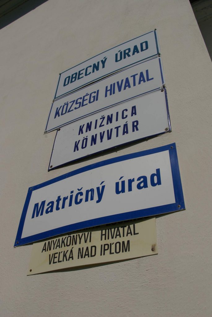 Községi hivatal és könyvtár