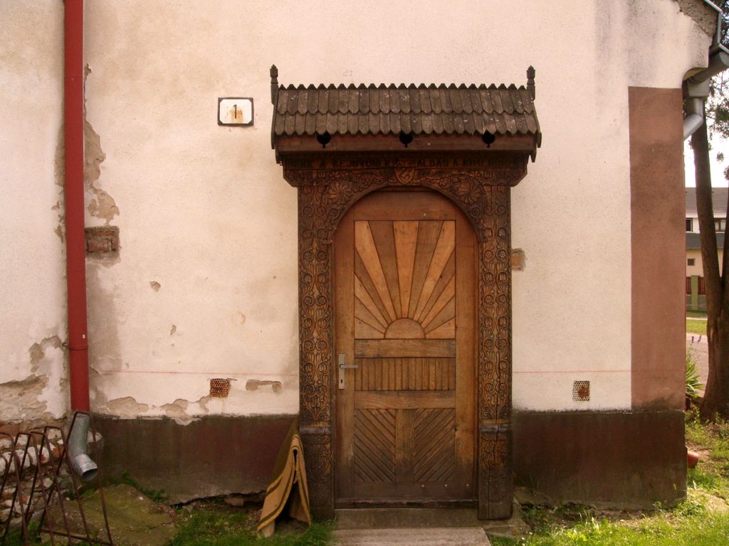 Faragott templomajtó