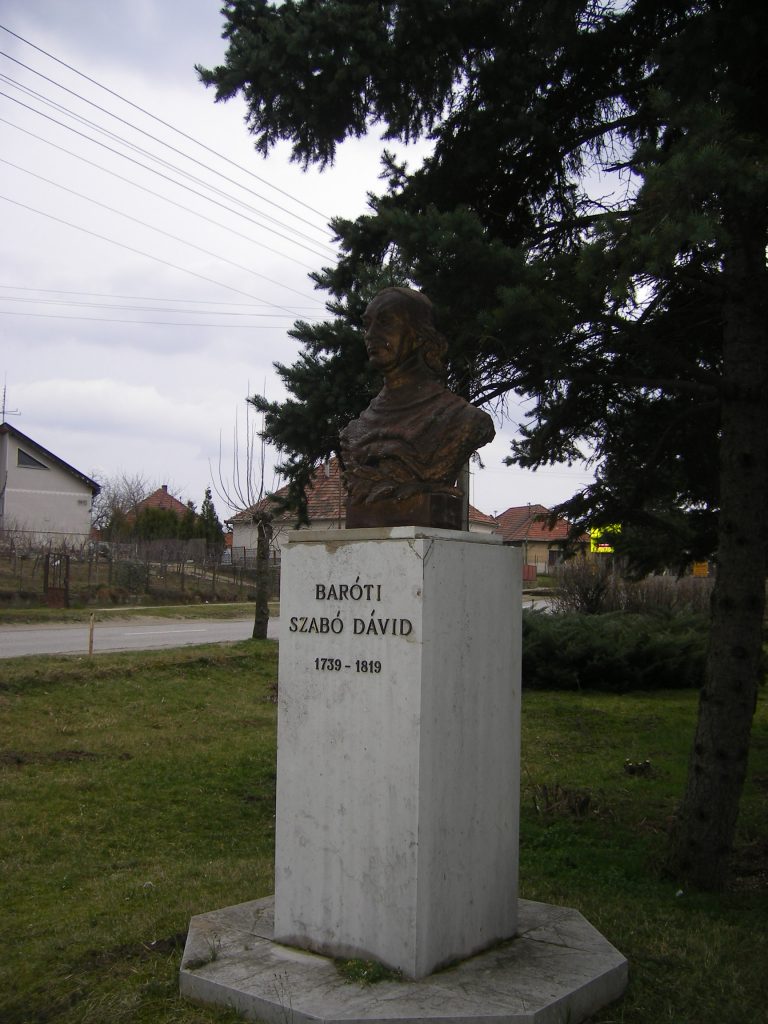 Baróti Szabó Dávid-szobor